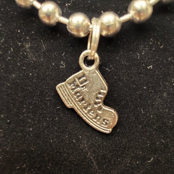 Doc Marten chromed pendant & choker - Picture 2 of 4